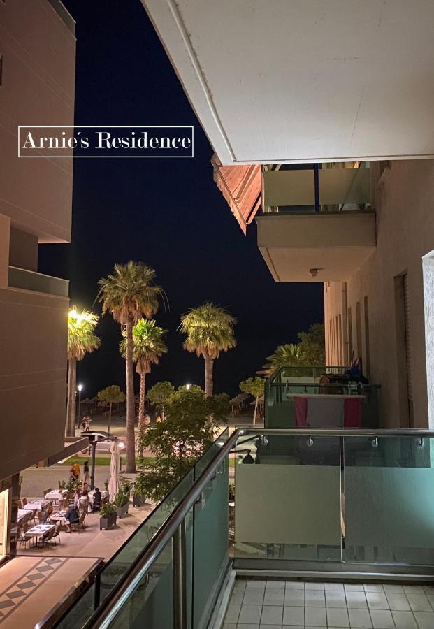 Arnie'S - Seaside Promenade Residence Вльора Екстер'єр фото